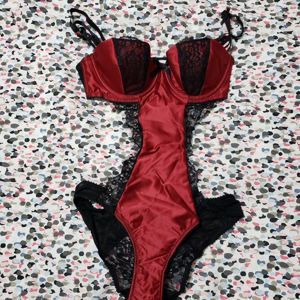 Fredericks of Hollywood sexy lace & satin teddy